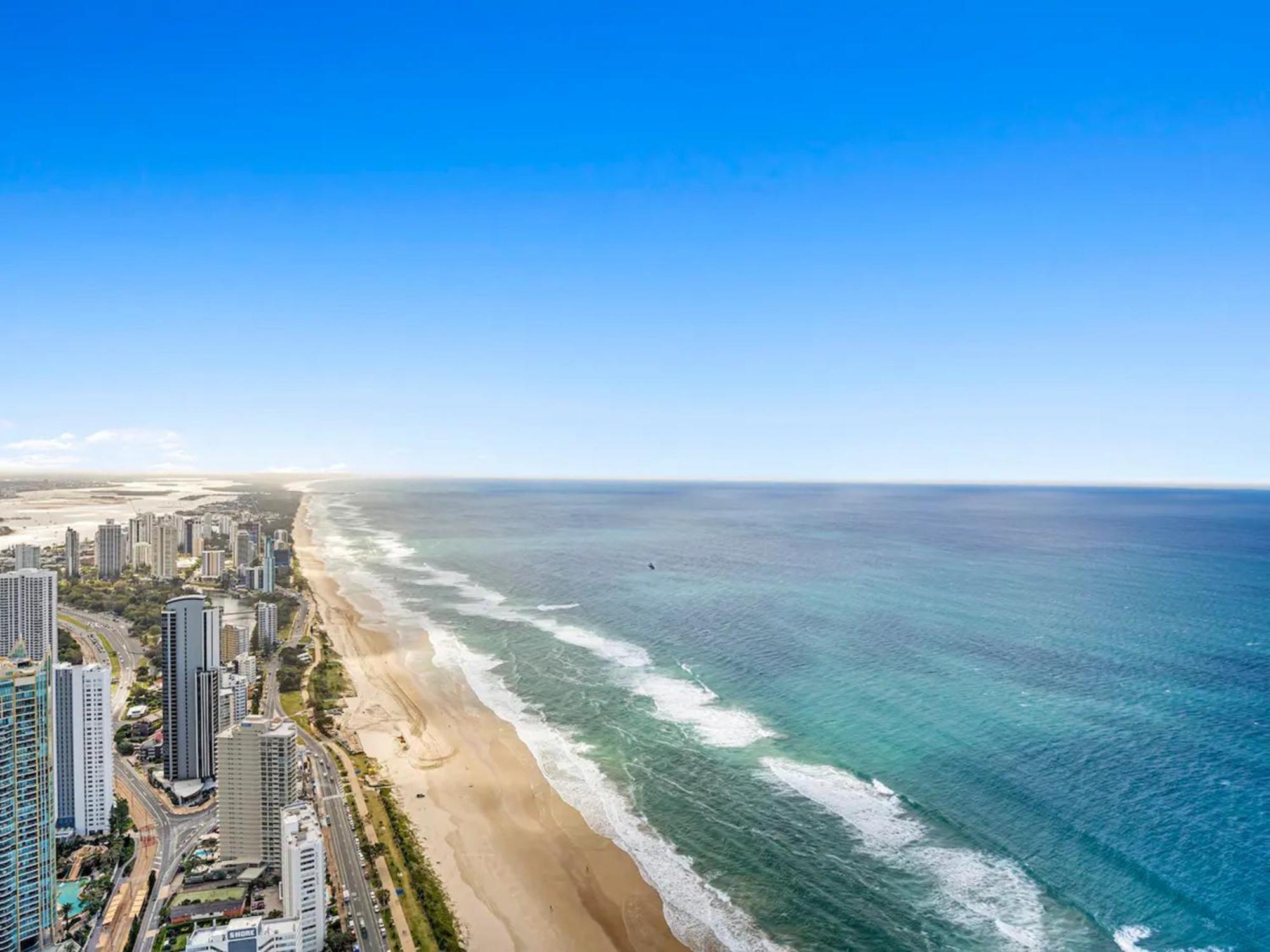 Surfers Paradise New Beachfront Apartments ゴールドコースト エクステリア 写真