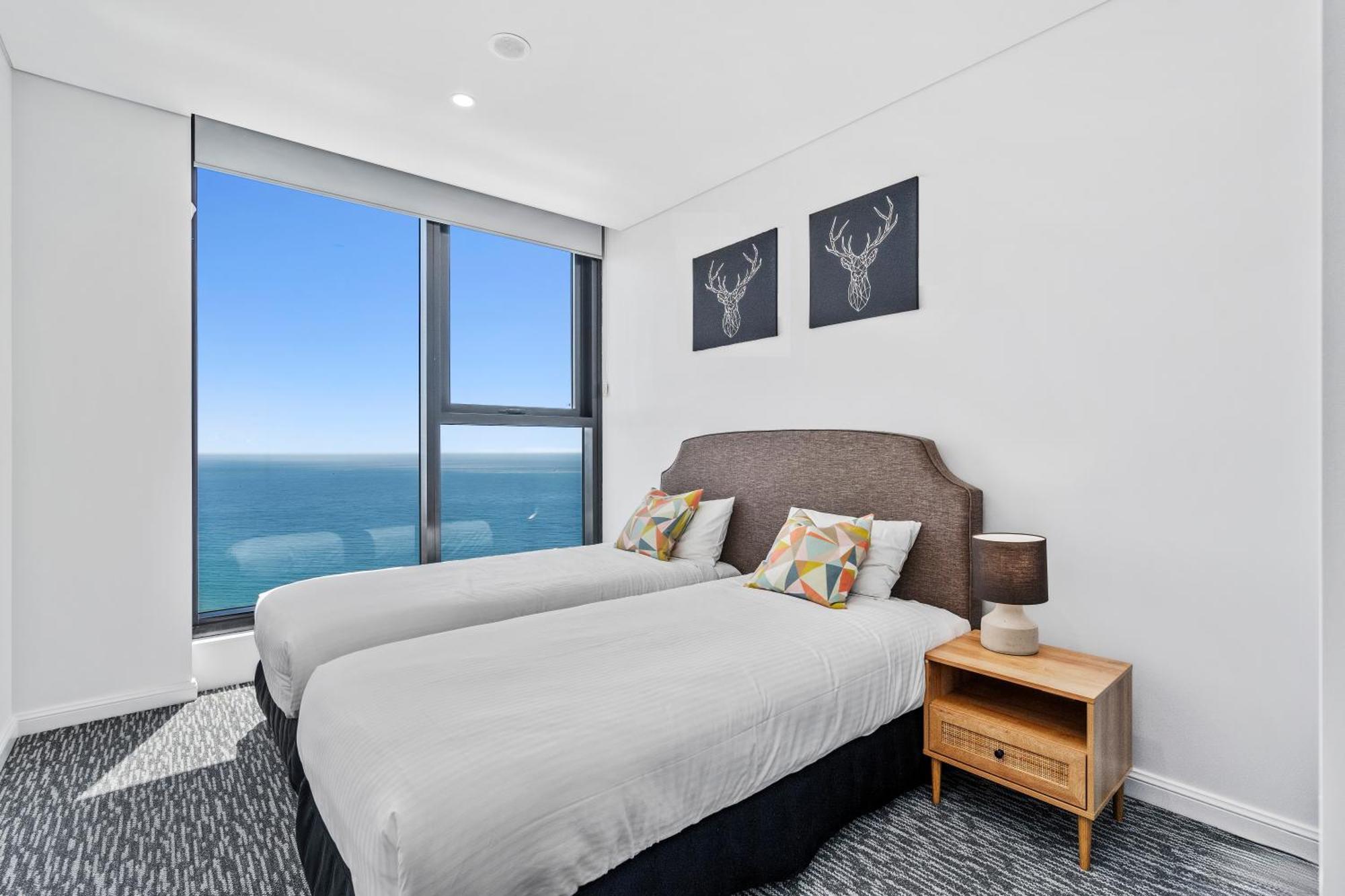 Surfers Paradise New Beachfront Apartments ゴールドコースト エクステリア 写真