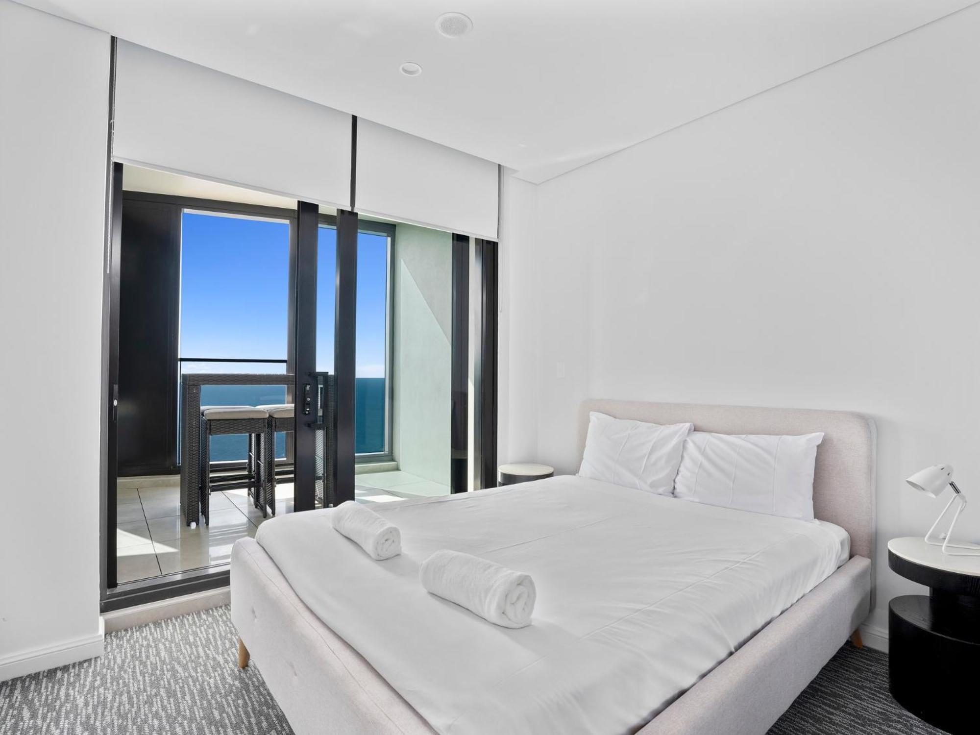 Surfers Paradise New Beachfront Apartments ゴールドコースト エクステリア 写真