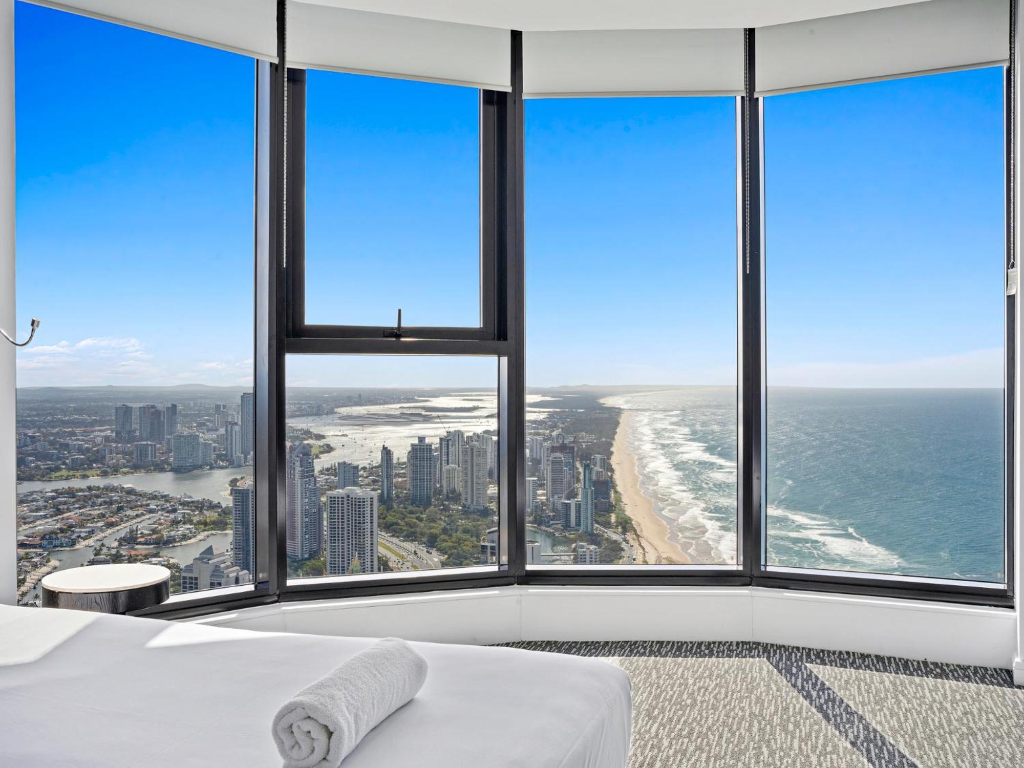 Surfers Paradise New Beachfront Apartments ゴールドコースト エクステリア 写真