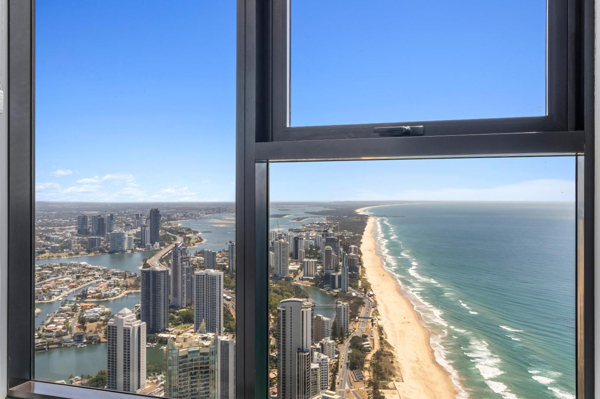 Surfers Paradise New Beachfront Apartments ゴールドコースト エクステリア 写真