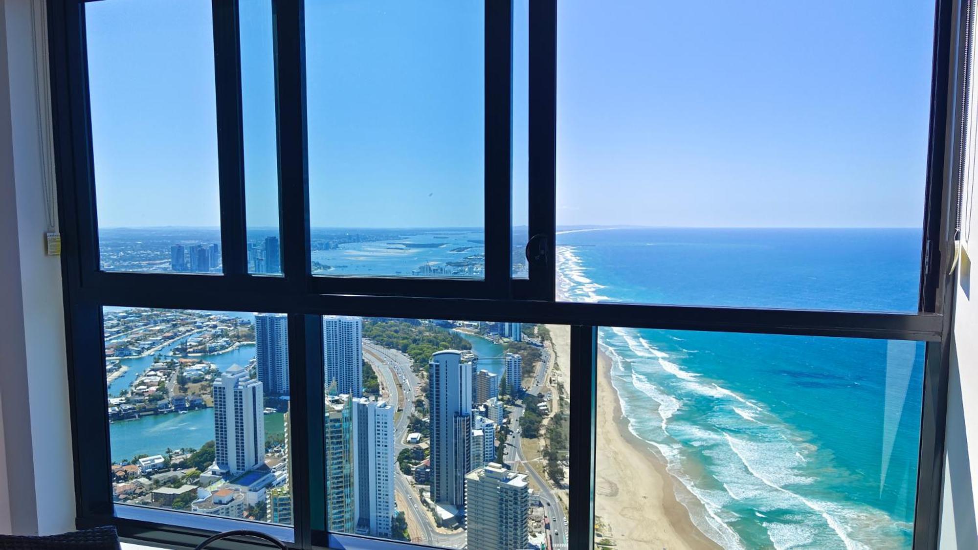 Surfers Paradise New Beachfront Apartments ゴールドコースト エクステリア 写真