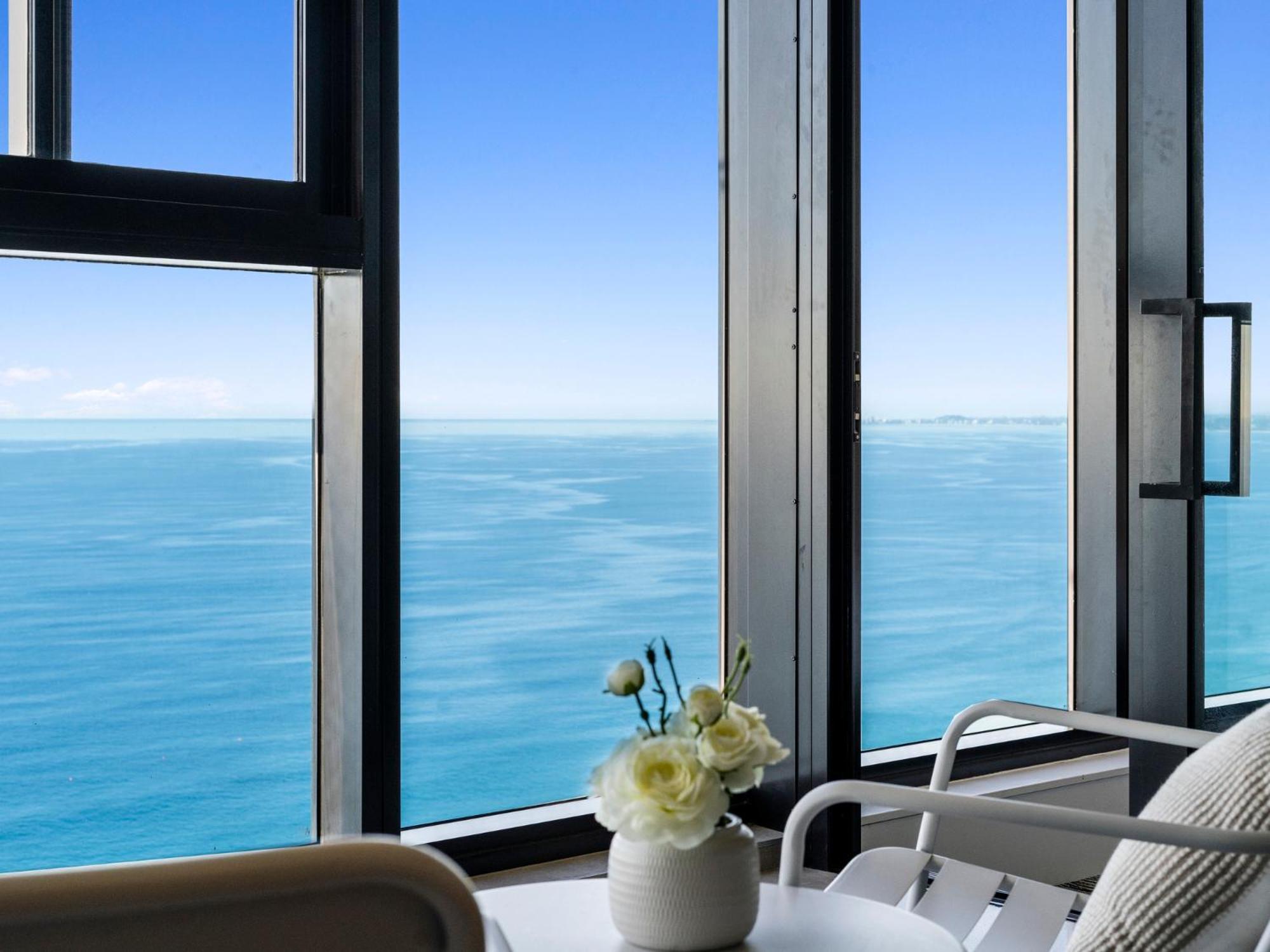 Surfers Paradise New Beachfront Apartments ゴールドコースト 部屋 写真