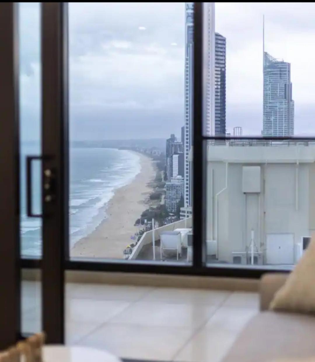Surfers Paradise New Beachfront Apartments ゴールドコースト エクステリア 写真