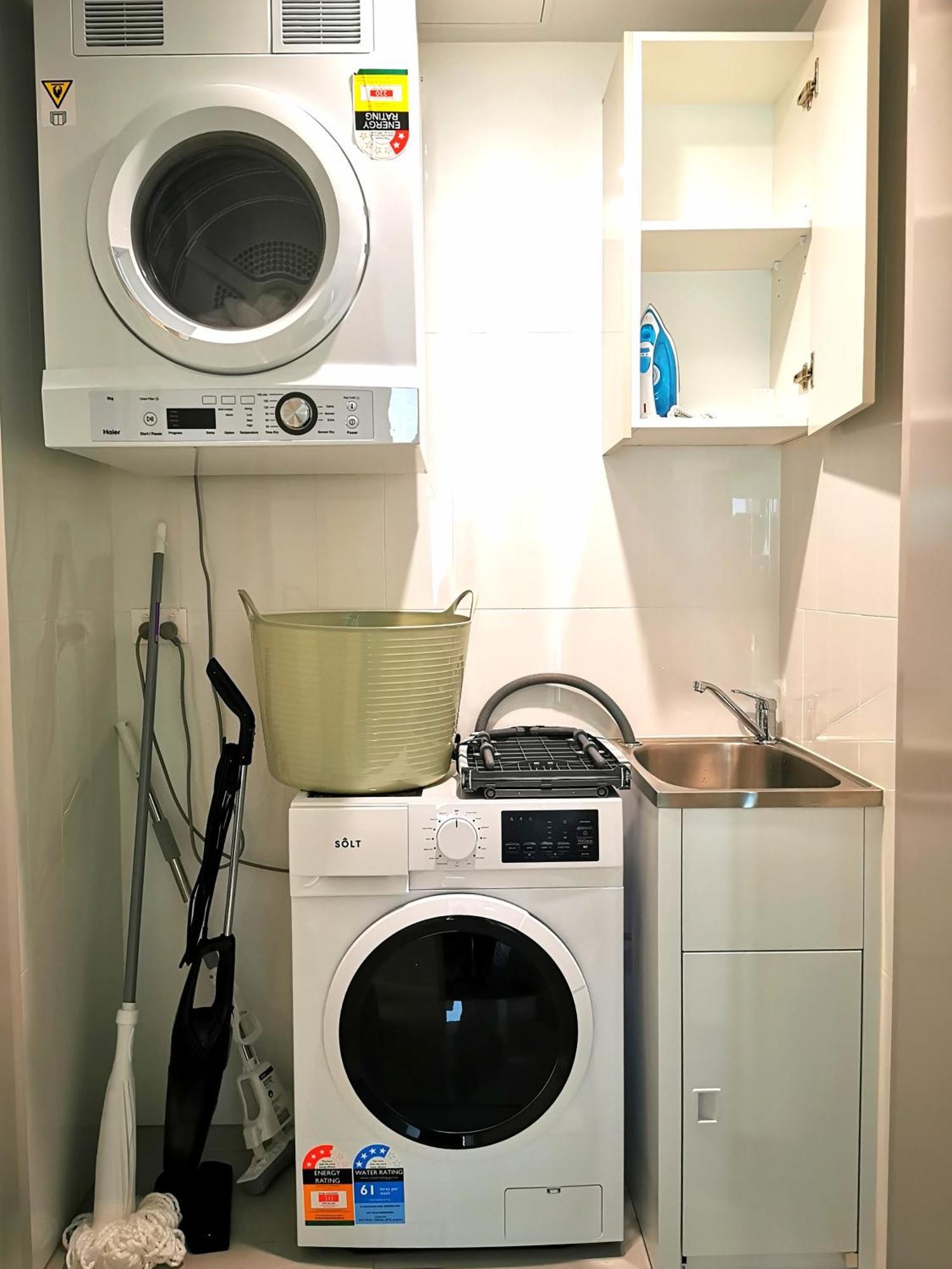 Surfers Paradise New Beachfront Apartments ゴールドコースト エクステリア 写真