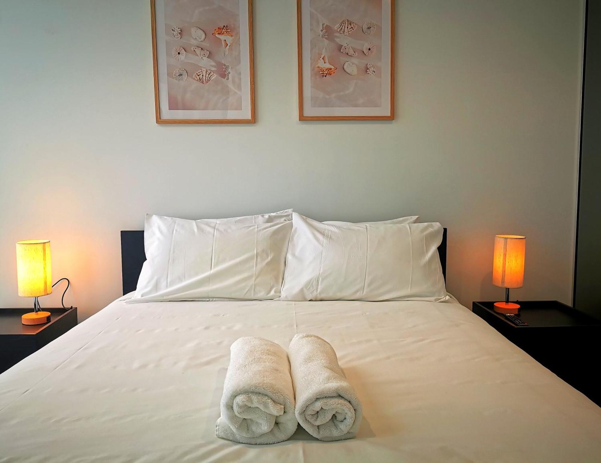 Surfers Paradise New Beachfront Apartments ゴールドコースト エクステリア 写真