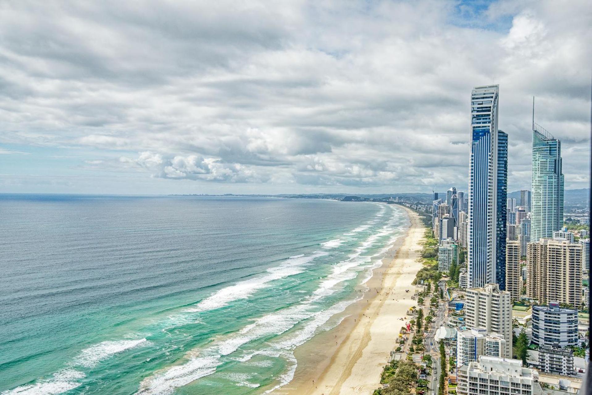 Surfers Paradise New Beachfront Apartments ゴールドコースト エクステリア 写真