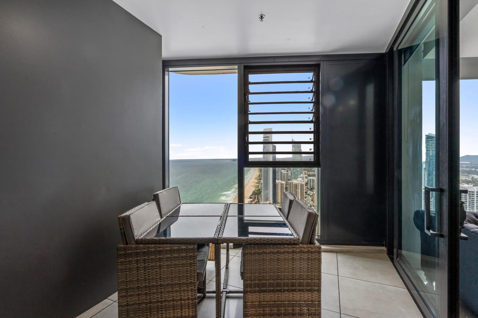 Surfers Paradise New Beachfront Apartments ゴールドコースト エクステリア 写真