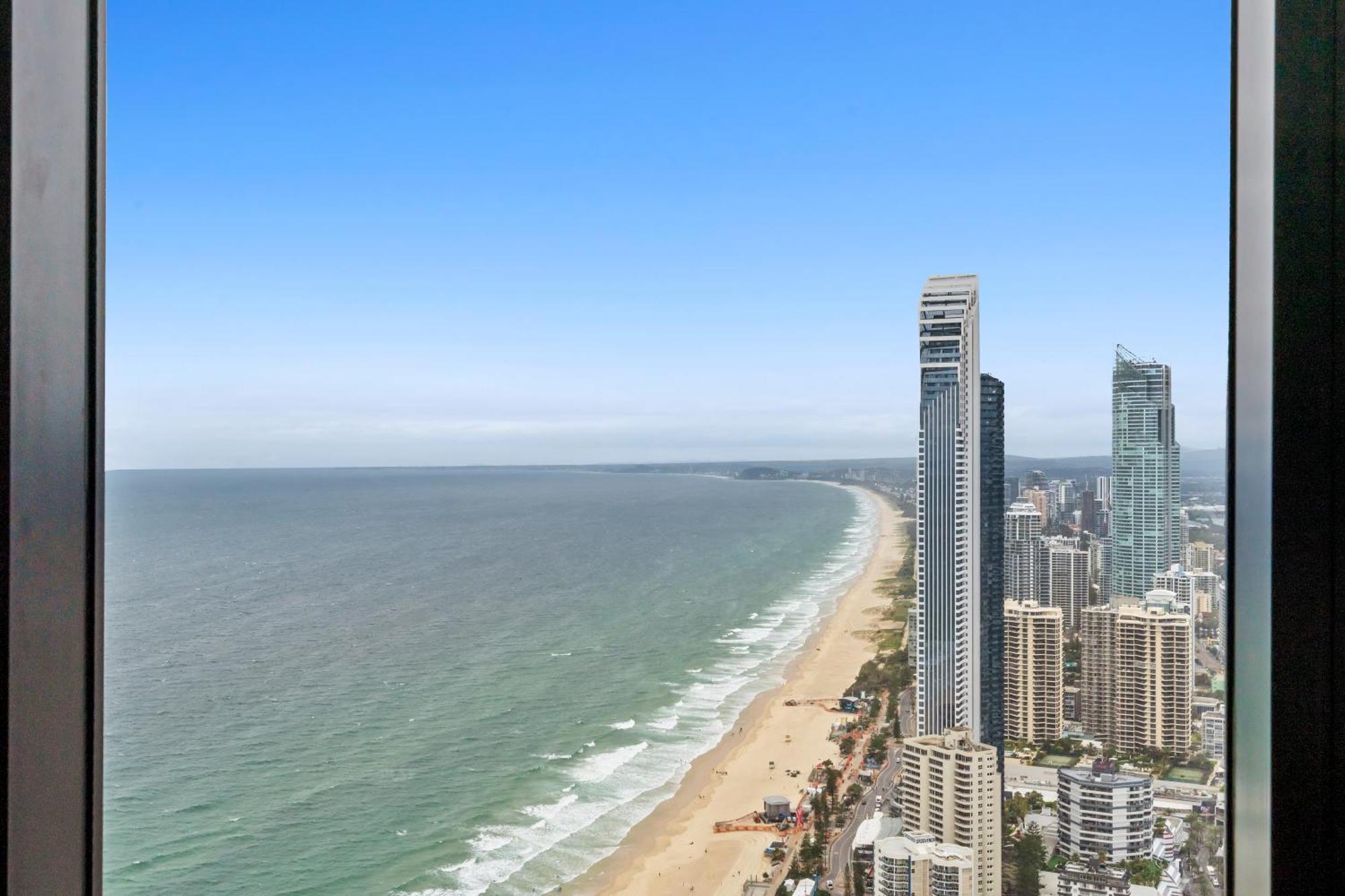 Surfers Paradise New Beachfront Apartments ゴールドコースト エクステリア 写真