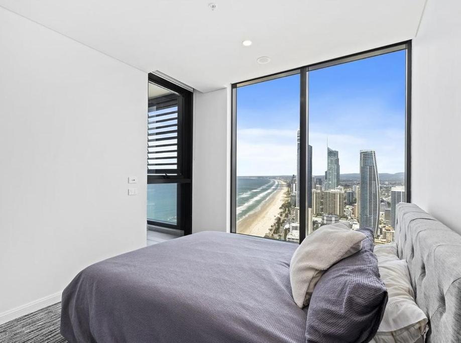 Surfers Paradise New Beachfront Apartments ゴールドコースト エクステリア 写真
