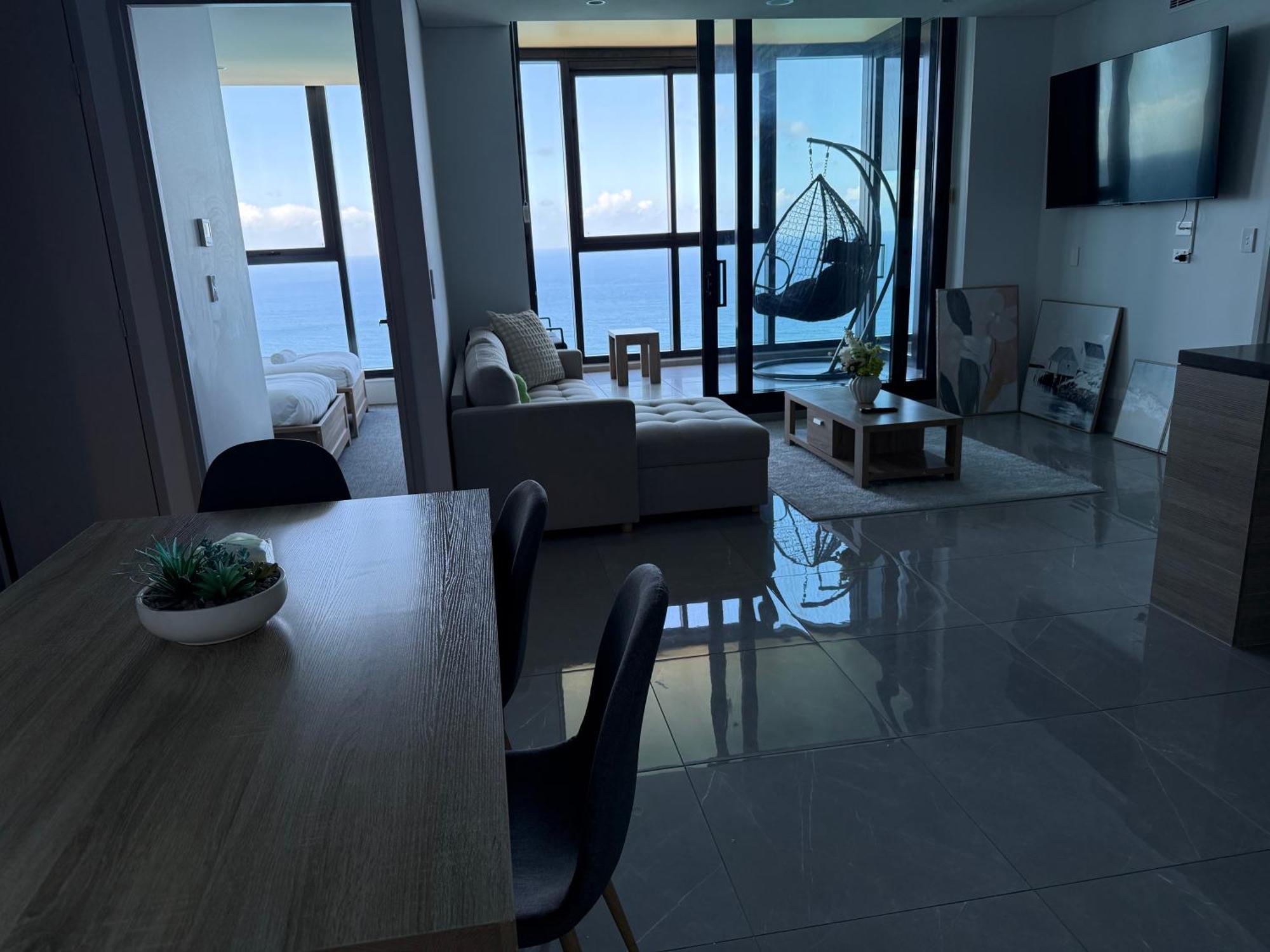 Surfers Paradise New Beachfront Apartments ゴールドコースト エクステリア 写真